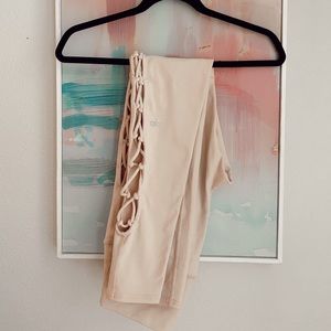 Alo Yoga Criss Cross High-Waisted Leggings